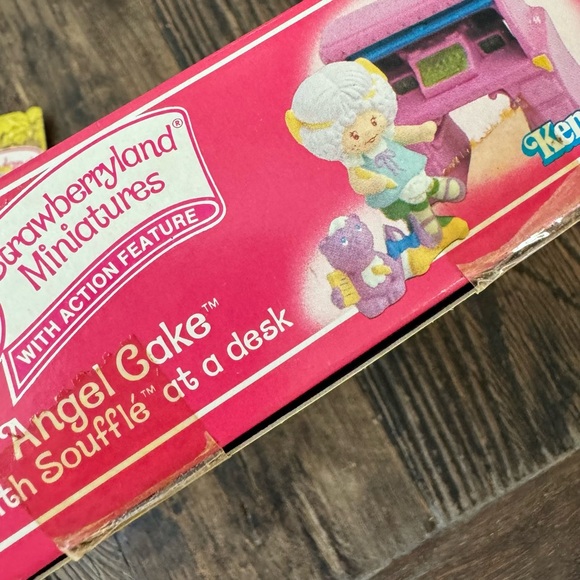 NIB Vintage 1980’s Strawberry Shortcake Angel Cake miniature figurine - Picture 7 of 7